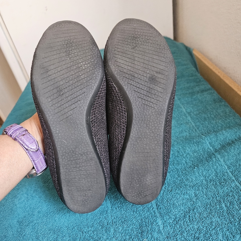 Allbirds Women's Black Flats - Picture 9 of 11